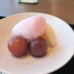 日本料理 子孫 - ぶどうは、ごく薄に皮が除かれています。　お店で手作りのぶどうシャーベット、これは、ヤバイっす。