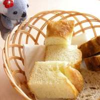サント ウベルトゥス - 自家製パン