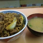 三河家 - 牛丼とみそ汁