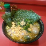 家系総本山 ラーメン 吉村家 - ニンニクチップ すりごま 行者ニンニク