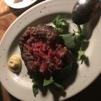 カルネジーオ イースト - レアハンバーグ