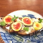 ブリコラージュ ブレッド アンド カンパニー ダイニング・カフェ - 国産フレッシュイチジク、ゴルゴンゾーラ、愛媛県佐多岬の蜂蜜 ブリコラージュブレッドタルティーヌ。20181012　お気に入り♡