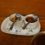 トマト - 付け合わせ　玉ねぎのマリネおみやげにほしい。