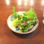 ブリコラージュ ブレッド アンド カンパニー ダイニング・カフェ - この日のサラダは、紅芯大根と色鮮やかな人参がアクセントになっていました。