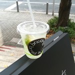 ブリコラージュ ブレッド アンド カンパニー ダイニング・カフェ - この日は、少しだけシークァーサーが入荷したしたそうで。あるだけ提供という、超限定のシークァーサーソーダをいただきました。爽やかで、おいしかったな。(^ー^)