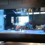 鉄板DINING集 - サメの泳ぐ水槽