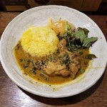 SPICY CURRY 魯珈 - 風邪対策！カロンジとアジョワンの手羽元カレー