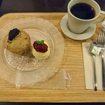 コトリcafe - メヌー写さなかったけどスイーツプレートでマフィンとアイスのコラボやで