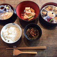 韻松亭 - 茶つぼ三段弁当