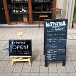 Le Trefle - 店先の案内
