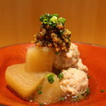 こころや - 鶏つくねと大根のふろふき にら味噌のせアップ