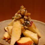 こころや - 林檎と胡桃のブルーチーズ和えアップ