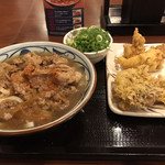 Marugame Seimen - 肉うどん、鶏天、舞茸天