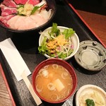 Uosai Shushou Yoshi - おまかせ海鮮丼
