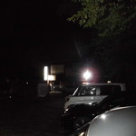 麺王  - 外観（隣が神社）