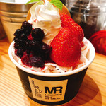 Manhattan Roll Ice Cream - ストロベリー＆ベリー（850円）