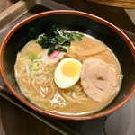 名代 富士そば - 煮干しラーメン：450円