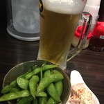 呼び戻しとんこつ 光四郎 - 生ビールと枝豆と鷄チャーシュー
