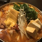 Moise Souka - ブデ鍋（ラーメン、チーズ、各種野菜、ハム、豚肉などが入っていて、特にラーメンとモイセブデ鍋の汁の組み合わせは最高といえます。