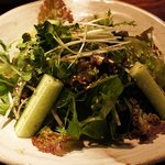 肉処菜家 わくら - “水菜と緑野菜のごま塩サラダ”(400円)。