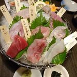 三代目網元 魚鮮水産 - 刺身10種盛り 税抜2200円？