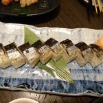 三代目網元 魚鮮水産 - 〆鯖の棒寿司 税抜690円