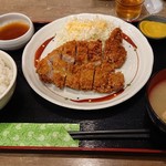 鳥良商店 - チキンカツおろしぽん酢定食。