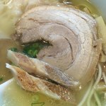 らーめん 三福 - バラ巻きチャーシューと細切りチャーシュー