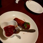 ドン スリランカレストラン - チキンロール(350円)一つ食べた後です