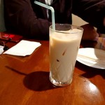 ドン スリランカレストラン - アイスミルクコウチャ(250円)
      甘さを調節してもらい、家人用に激甘に