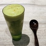 レヴォ - 高岡産アロエのグラニテ　アロエの果肉とキウイのシャーベット　キウイの果肉とエスプーマ