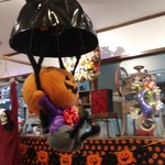 慈げん - 天井にある人形を触れると動かす仕組み