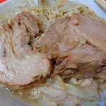 ラーメン二郎 - 圧巻の豚