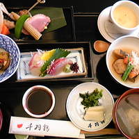 千羽鶴 - いろいろなお料理が楽しめる人気の昼御膳