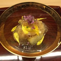 馳創吼龍 - 賀茂茄子を揚げて焼いたもの
                黄菊を添えて