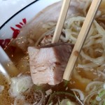 麺や 雷桜 - 【2018.10.13(土)】チャーシュー麺(並盛・210g)850円の角切りチャーシュー