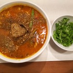 レインボウスパイス食堂 かぶと - 鮪のウプカリラーメン＋パクチー   ¥1000