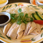 タイ国料理　チャイタレー - カオ・マン・ガイ 980円。
