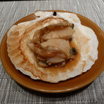 Nihon Ryouri Hanamusashi Shunka - 殻付き帆立貝の焦がし醤油焼き