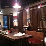 スリランカ料理専門店 居心地屋REON - カウンター・テーブル席・小上がりがあります