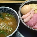 特製濃厚魚介つけめん（950円）