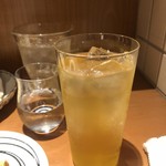 Uotsuki - 大衆居酒屋のジョッキとは違う変わったグラス。お洒落。
