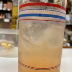 酒のデパート ヒトモト 立ち呑みカウンター - パクチーde酒