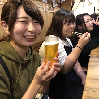 Okinawa Izakaya Paradaisu - うちの頑張り屋さんの女子たち。
                        仕事後のご褒美ビールとラーメンです
                        いつもありがとう