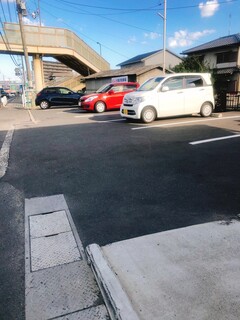 Nishiki - 店舗の横の駐車場。7台あります