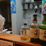 越前手打ちそば  そばーず2nd - 厨房です。左の塀で囲まれた所が天ぷら専用コンロです‼️