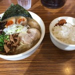 らーめん かいじ 泉店 - かいじのラーメン（中盛）＆ライス（30.10）