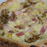 ピッザピッザピッザ - 秋のガーリックベーコン茸のピッツア800円