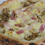 ピッザピッザピッザ - 秋のガーリックベーコン茸のピッツア800円