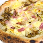 ピッザピッザピッザ - 秋のガーリックベーコン茸のピッツア800円